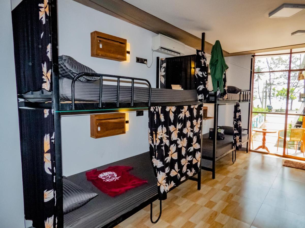 Hostel Surf & Party Weligama Exterior foto